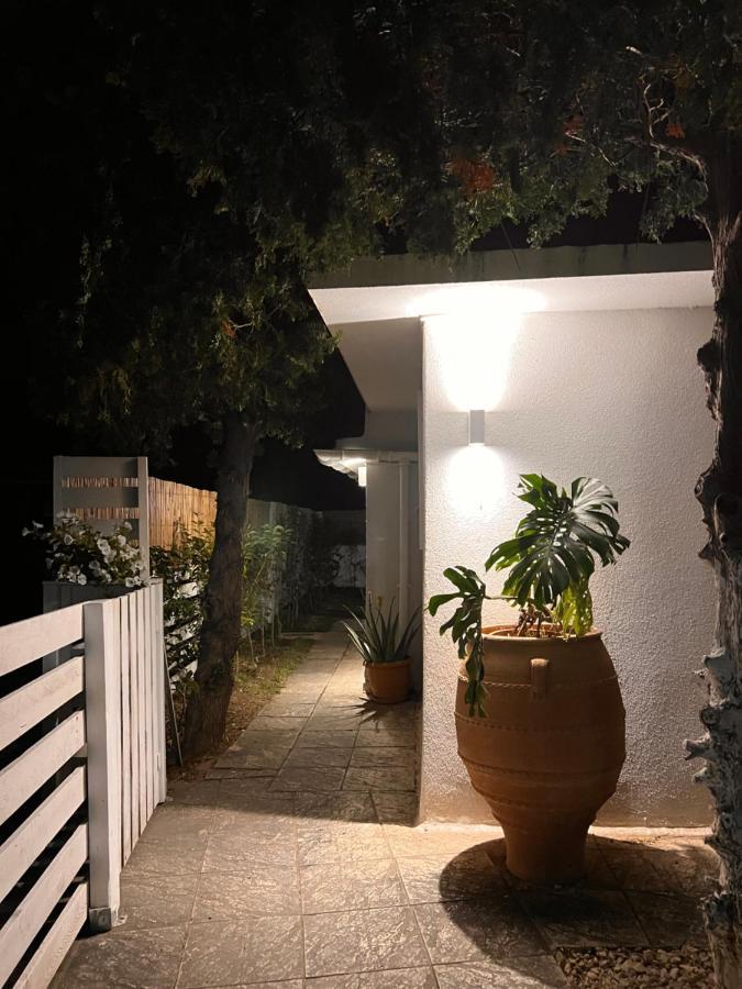 Under The Vine Garden House Lägenhet Platánion Exteriör bild